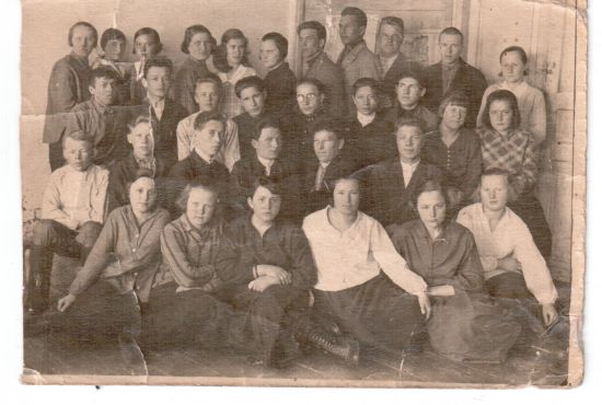 Первый выпускной класс Кикнурской средней школы 1936 год